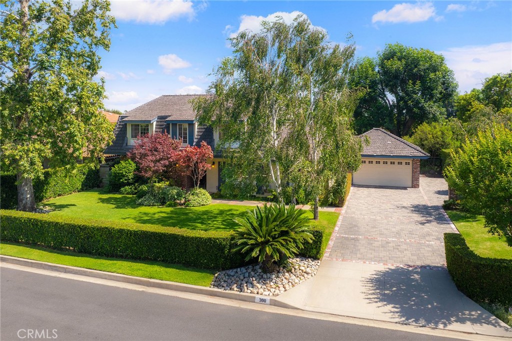 300 W Wistaria Avenue