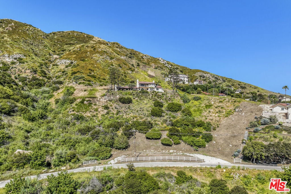 4421 Avenida De La Encinal