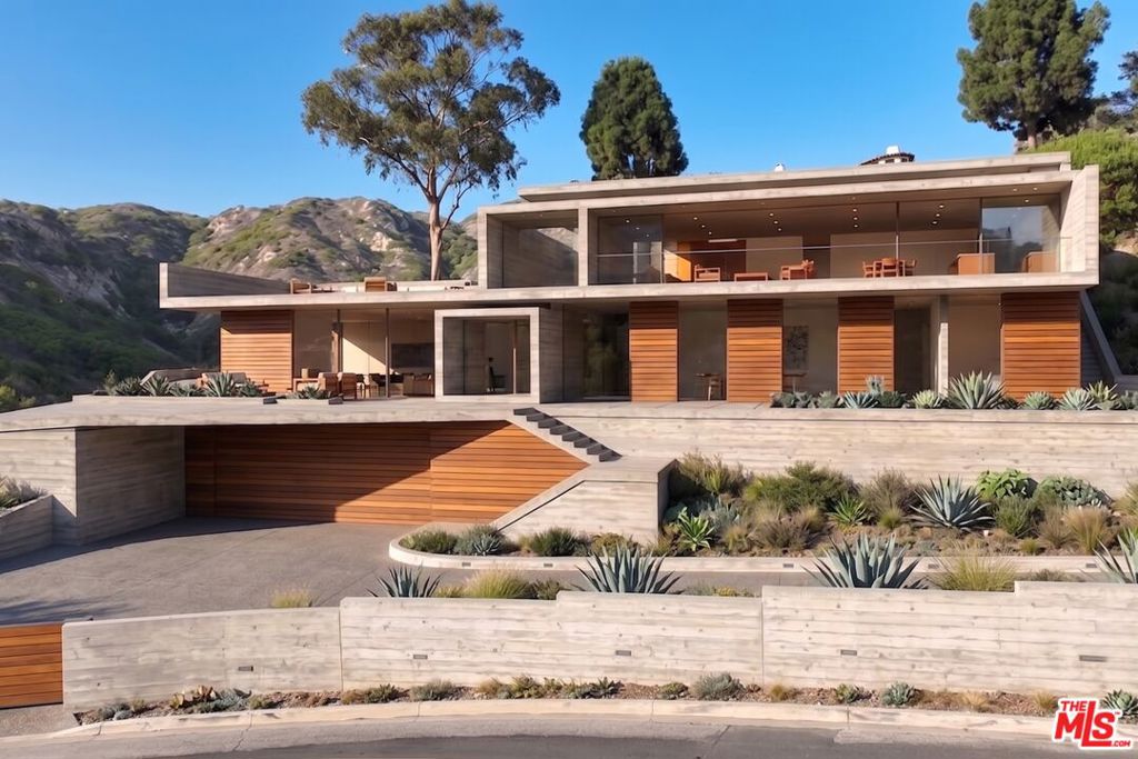 4421 Avenida De La Encinal