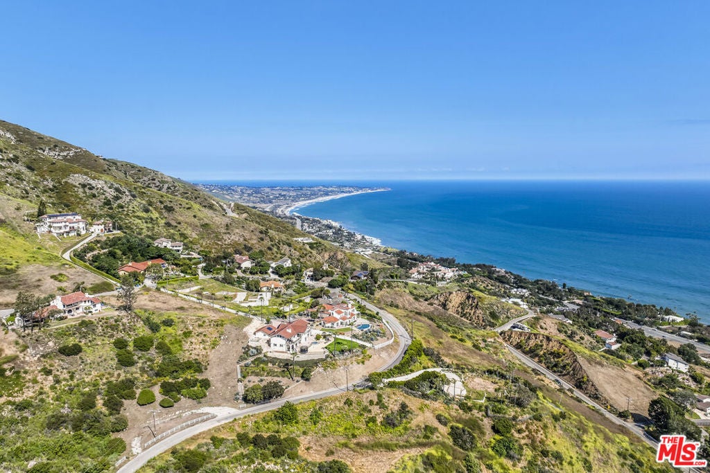 4421 Avenida De La Encinal