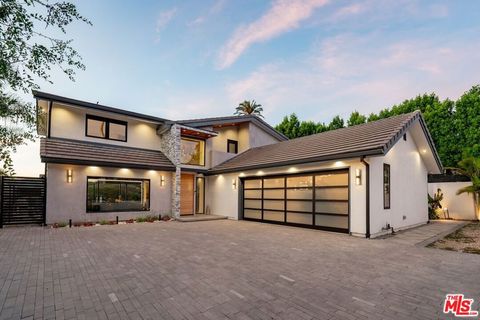 Photo of 26029 Farmfield Road, Calabasas, CA 91302 (MLS # 26667451)