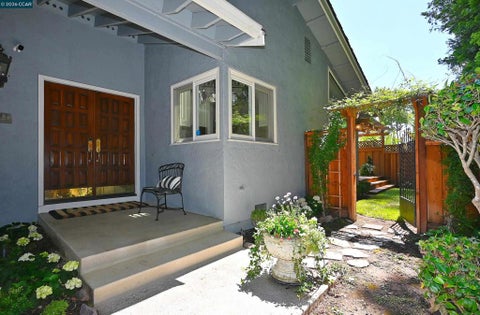 Photo of 131 Shoshone Court Ct, Danville, CA 94526 (MLS # 41132853)
