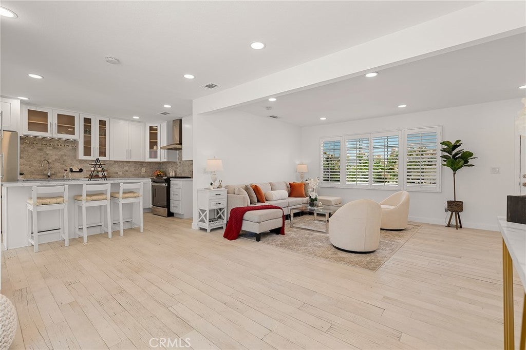 13281 Mono Place