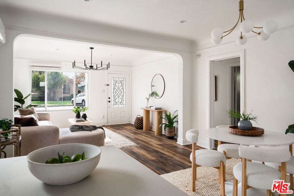 607 W 111th Place, Los Angeles CA 90044