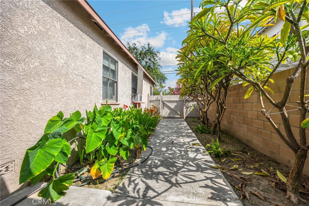2100 W Valencia Drive