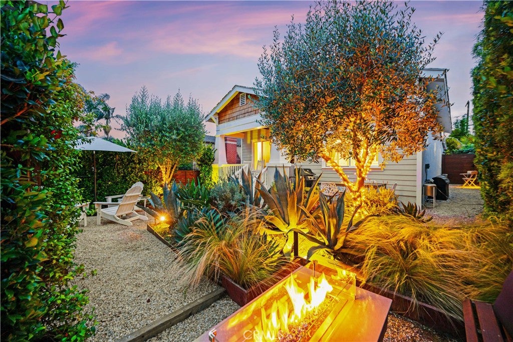 1121 S Eucalyptus