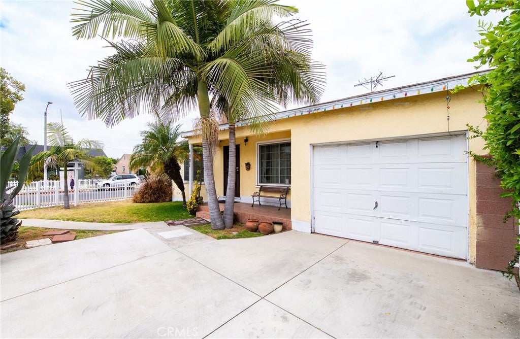 4001 E Imperial