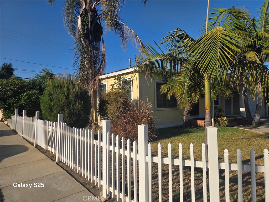 4001 E Imperial