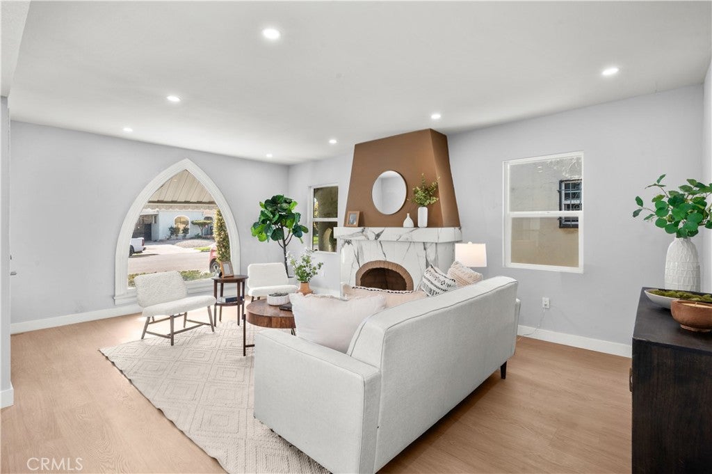 2049 W 71St Street