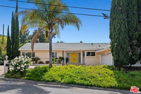 Photo of 3401 Alginet Drive, Encino, CA 91436 (MLS # 26635939)