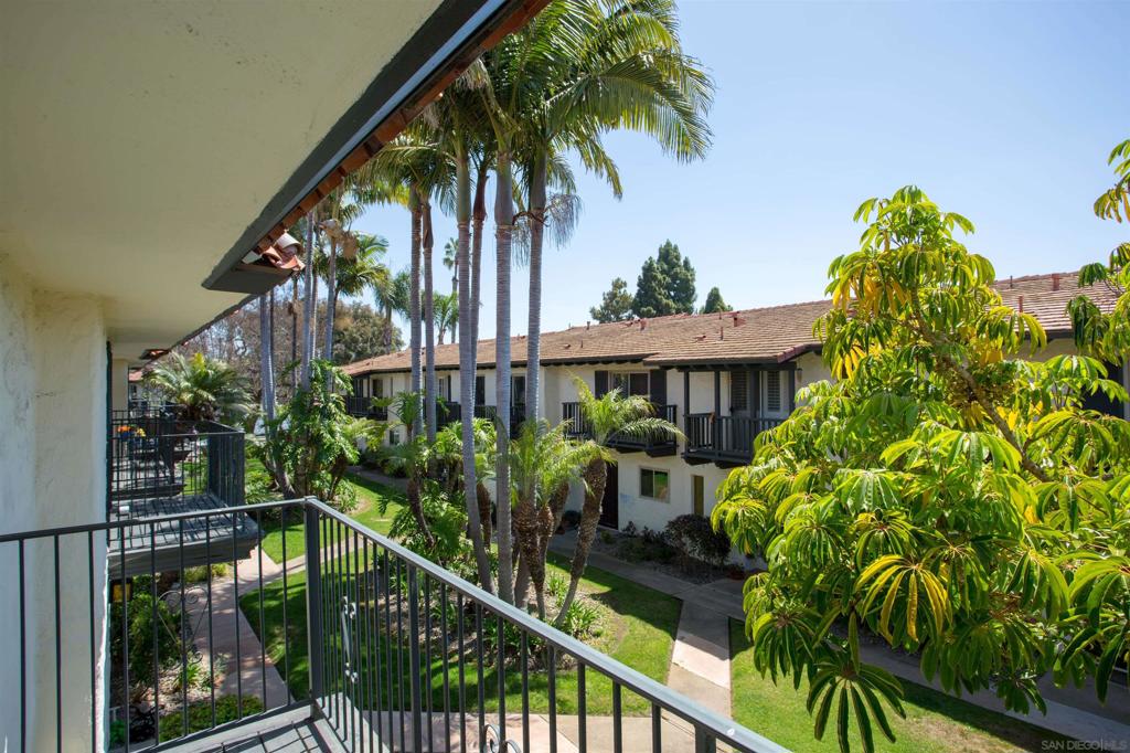3216 Loma Riviera Dr