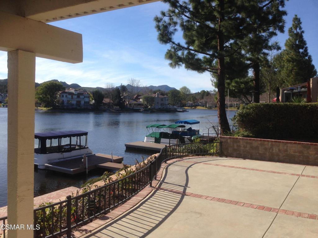 2576 Northshore Lane