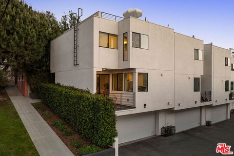 Photo of 2152 Clifford Street, Los Angeles, CA 90026 (MLS # 26828003)