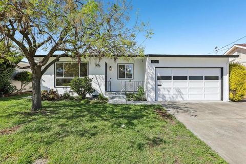 Photo of 18263 Melrose Avenue, San Lorenzo, CA 94580 (MLS # ML82045047)