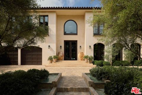 Photo of 623 N Alta Drive, Beverly Hills, CA 90210 (MLS # 25605841)