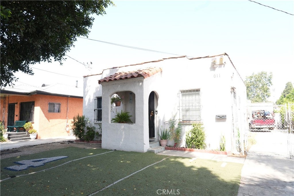 Photo of 611 W 91st St, Los Angeles, CA 90044 (MLS # PW26066484)