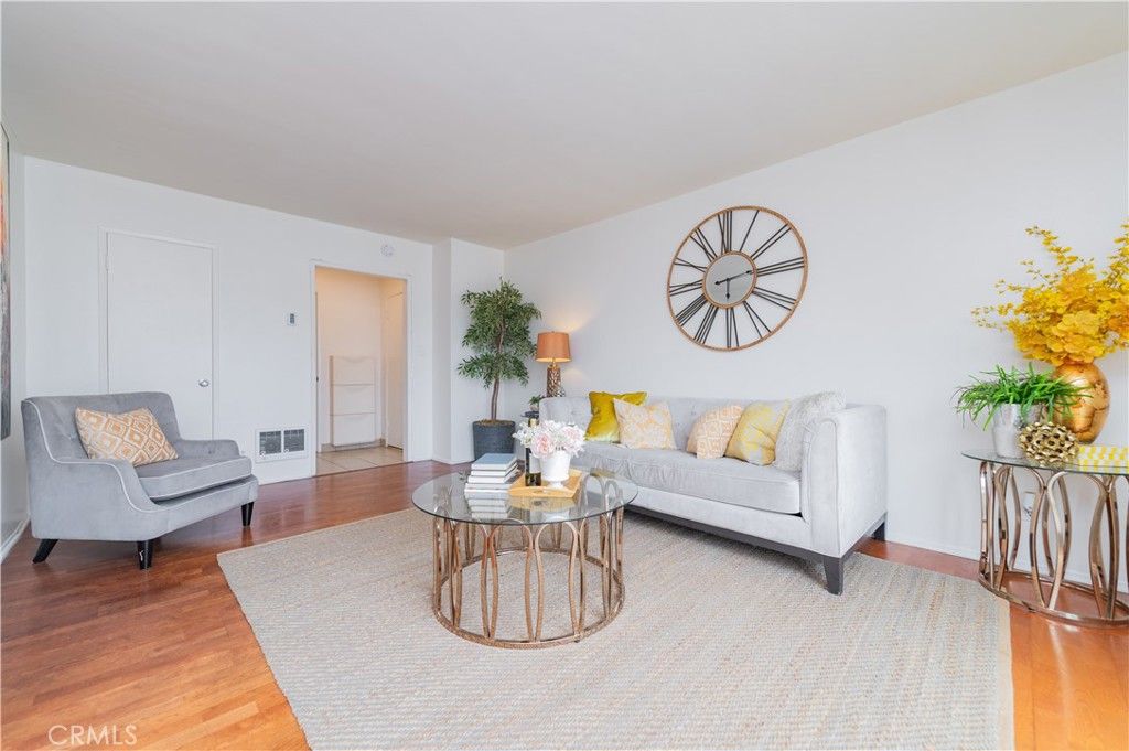 Photo of 3734 S Canfield Avenue #340, Los Angeles, CA 90034 (MLS # TR25184419)