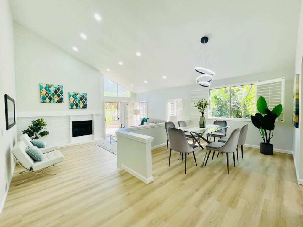 3561 Slopeview Drive