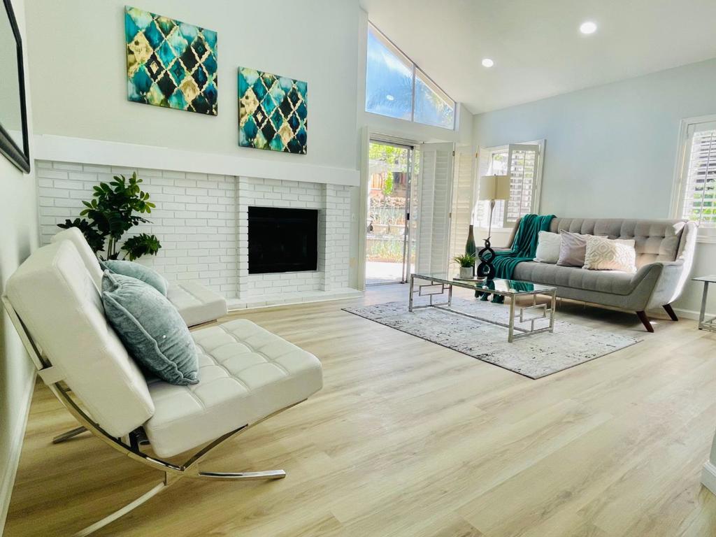 3561 Slopeview Drive