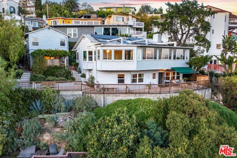 Photo of Los Angeles, CA 90068 (MLS # 26833415)