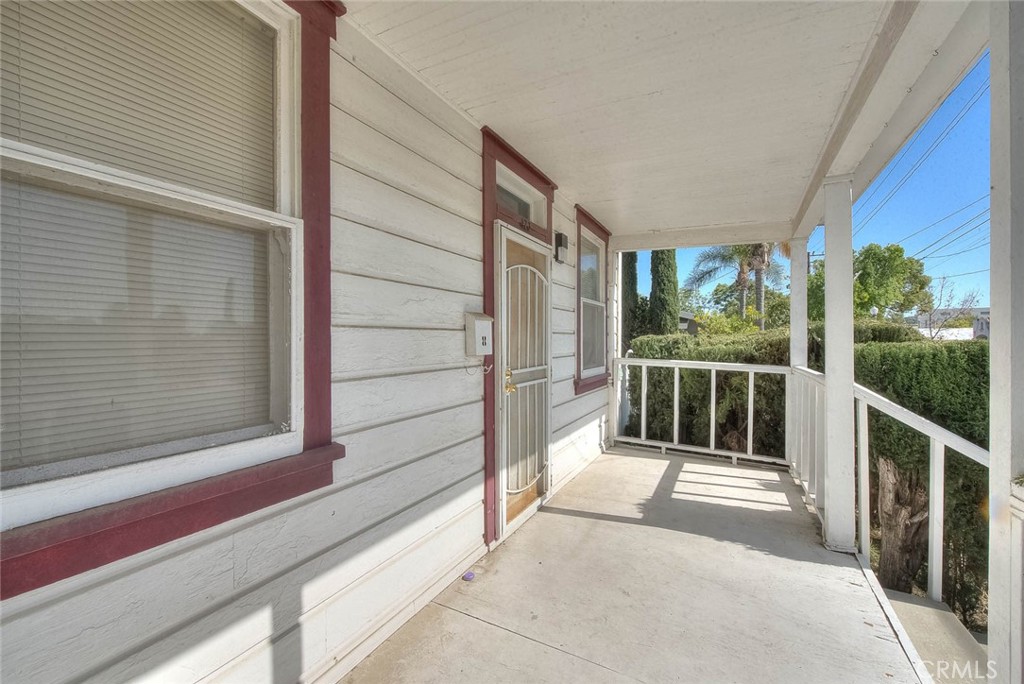 469 N Cypress