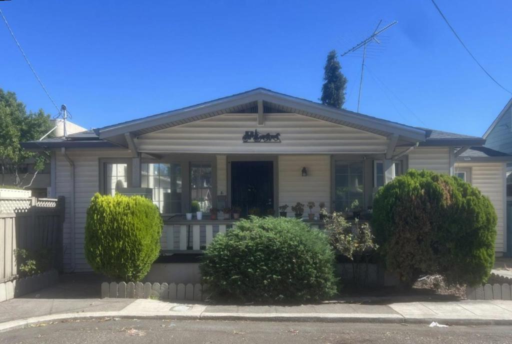 1225 Richard Place