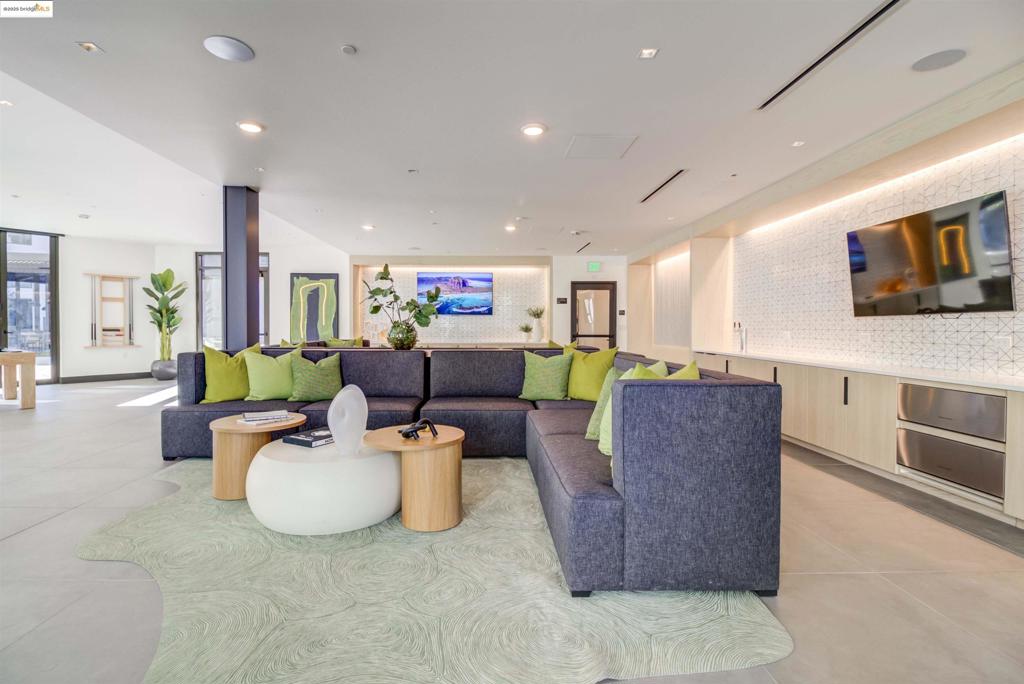 WEST OAKLAND - Residential