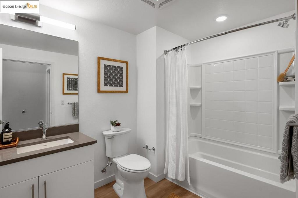 WEST OAKLAND - Residential