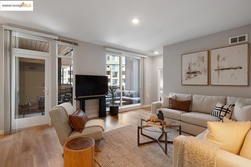 Photo of 260 Brooklyn Basin Way Way #400, Oakland, CA 94606 (MLS # 41119457)