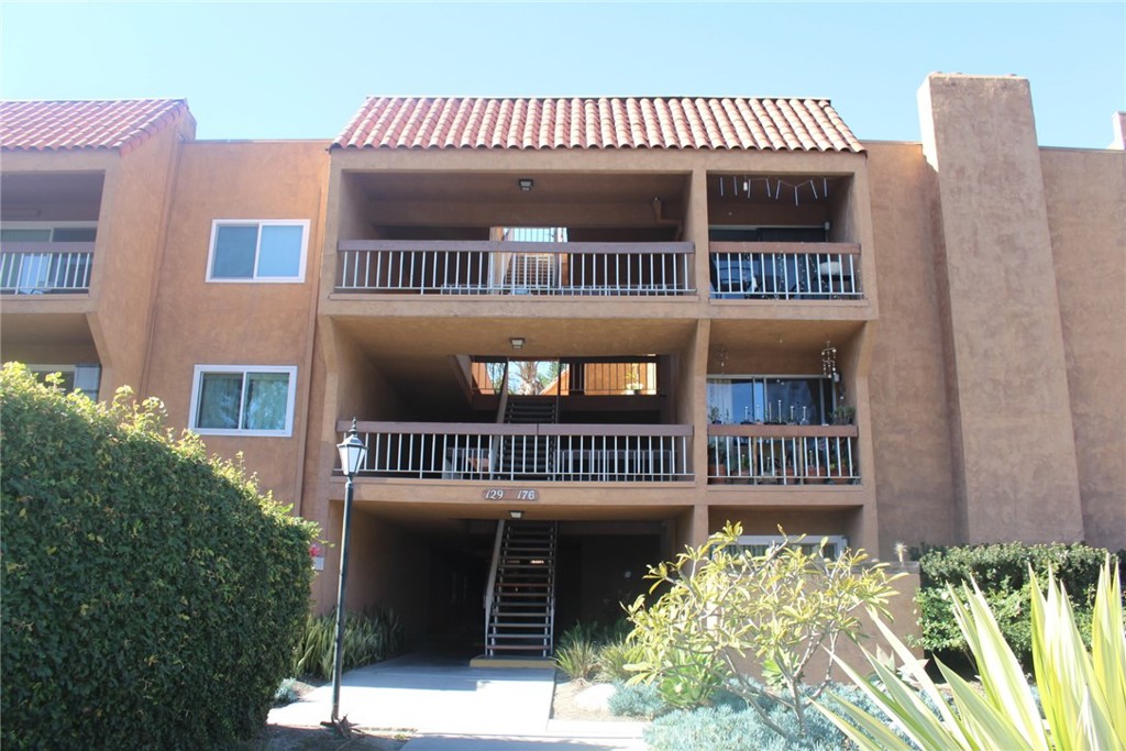 *Price Reduction* Live the coastal lifestyle in this fully renovated 1-bed, 1-bath condo located in the heart of Huntington Beach, just minutes from the ocean! This stylish unit offers 754 sq ft of open-concept living space, designed with modern upgrades and high-end finishes throughout.
Step inside to discover luxury vinyl plank flooring, custom plantation shutters, and a light-filled layout perfect for relaxing or entertaining. The gourmet kitchen is a true showstopper—featuring sleek quartz countertops, newer stainless steel appliances, and contemporary cabinetry, ideal for the home chef.
The spa-inspired bathroom offers a beautifully updated retreat, perfect for unwinding after a day at the beach.
Enjoy resort-style amenities including a sparkling pool & spa, fitness center, clubhouse, billiards room, and outdoor BBQ/picnic areas—all within a beautifully maintained, secure community.
Convenience is key with elevator access and assigned carport parking. This home is perfect for first-time buyers, investors, or anyone looking to downsize near the coast.
Located just minutes from Pacific City, downtown HB, top-rated schools, shopping, dining, and of course—the beach!
PLEASE NOTE THAT AI VIRTUAL STAGING WAS USED ON THE LIVING ROOM, DINING ROOM AND BEDROOM PHOTOS.