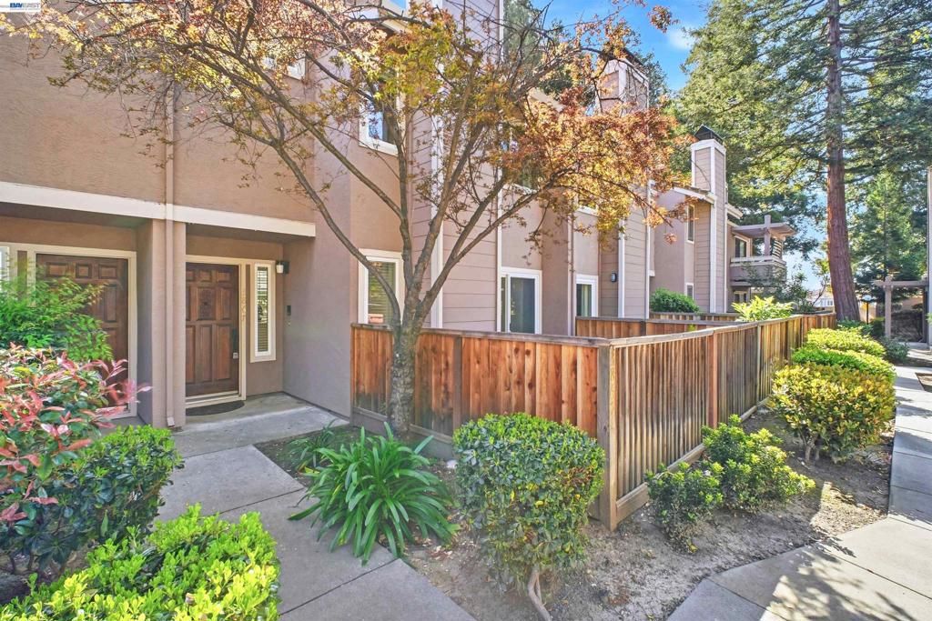 Photo of 3867 Burton Cmn, Fremont, CA 94536 (MLS # 41126789)