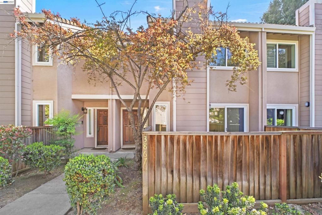 Photo of 3867 Burton Cmn, Fremont, CA 94536 (MLS # 41126789)