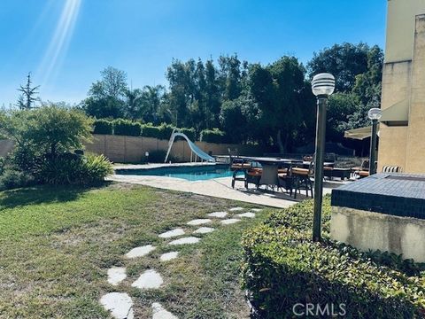 Photo of 5230 Louise Ave, Encino, CA 91316 (MLS # SR25244565) Photo of 5230 Louise Ave, Encino, CA 91316 (MLS # SR25244565)