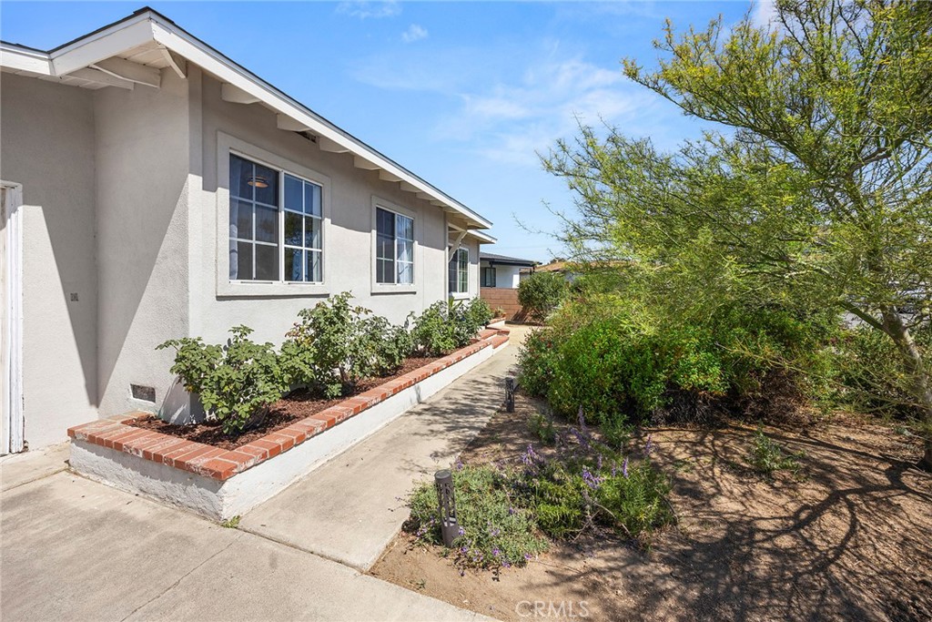 774 N Victoria Drive