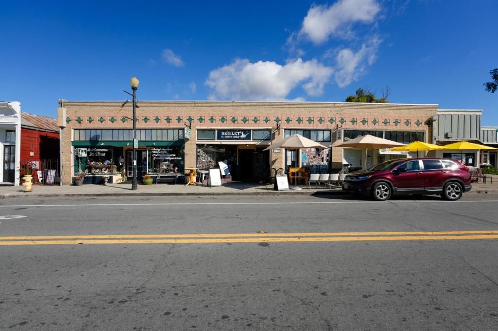 Photo of 37372 Niles Boulevard, Fremont, CA 94536 (MLS # ML82025604)