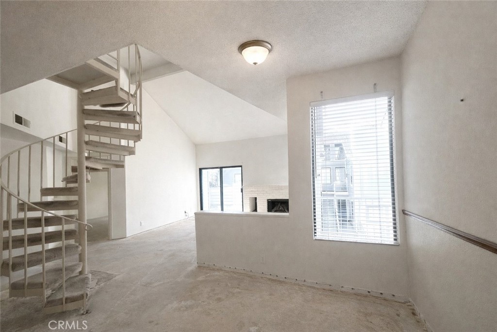 16960 Algonquin 3-204