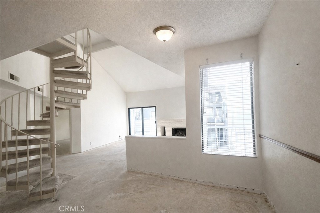 16960 Algonquin 3-204