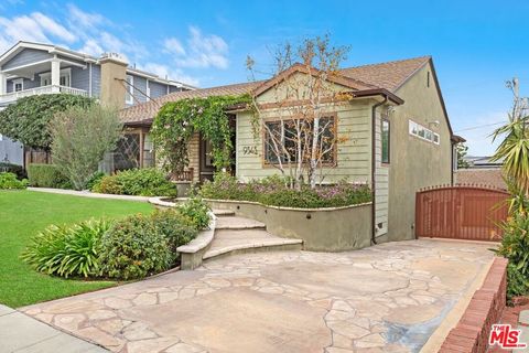 Photo of 9343 Sawyer Street, Los Angeles, CA 90035 (MLS # 26633943)