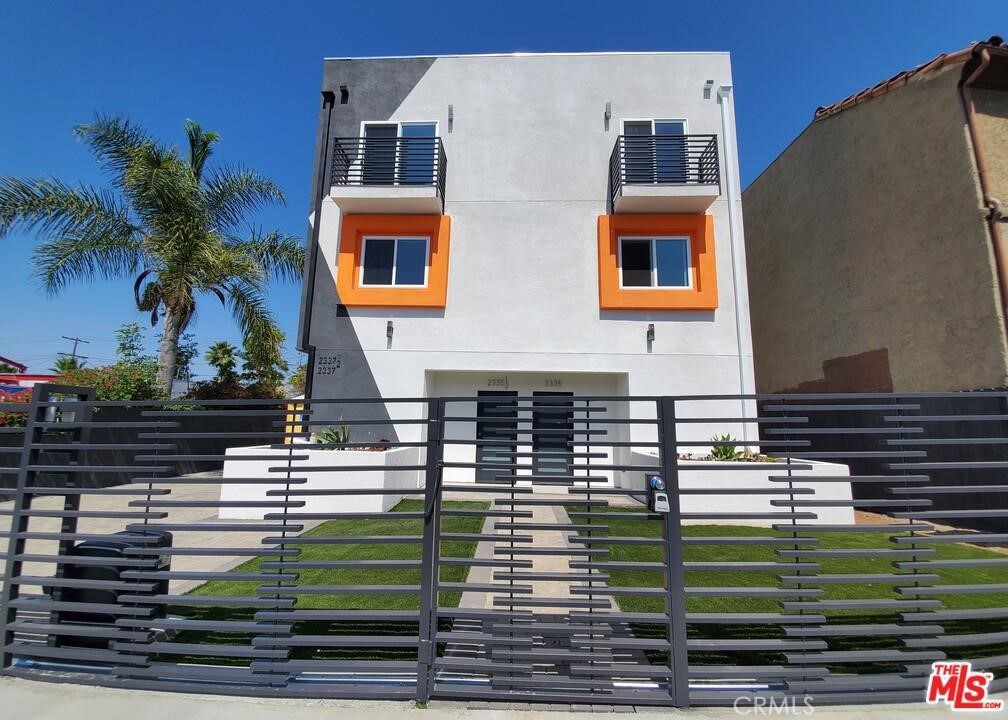 Enter this luxurious property in the heart of West Adams/Mid City (90016)! This modern 4 bed / 4 bath unit offers ~1,800 SF of bright, open living space with soaring ceilings, large windows, and premium finishes. We have three units available choose the floor plan you like! Enjoy a chef’s kitchen with Samsung & BOSCH stainless steel appliances and a large center island. Each bedroom features its own private full bath, walk-in or spacious closet, and Nest-controlled A/C. In-unit laundry included. Gated access. Close to USC, the Expo Line, Culver City, K-Town, and DTLA, with easy freeway access. Ideal for students, professionals, or anyone looking for stylish city living. Schedule a tour today! Section 8 approved.