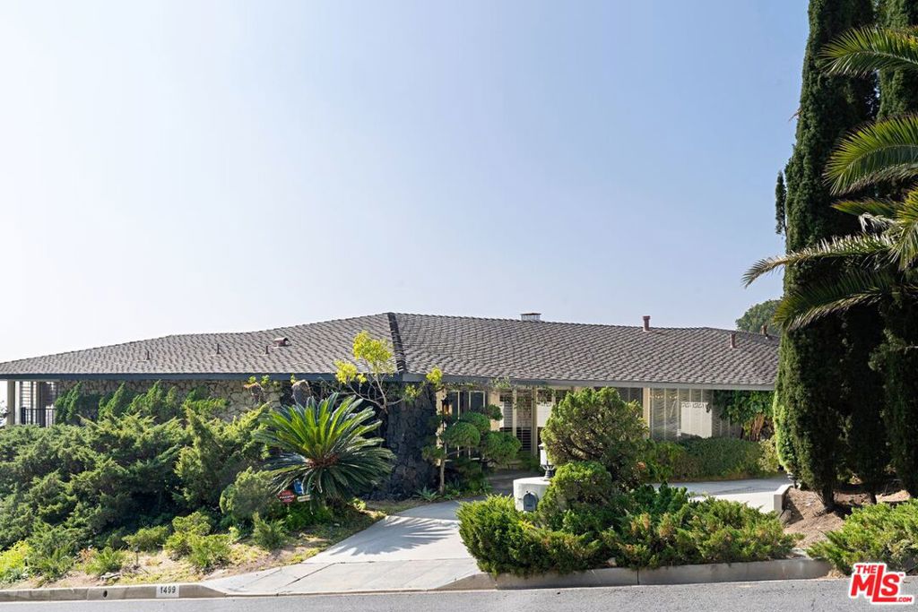 Classic 60s contemporary with panoramic views in a great Trousdale location. This single story, spacious 4 bedroom, 6 bathroom home with pool and sauna is situated on a large flat lot with walls of glass and is the perfect example of gracious indoor/outdoor living whether for entertaining or as an idyllic retreat for todays lifestyle. This lovingly cared for home has great upside potential and is ready for your decorators touch to make it your own! It has many special architectural features, a wonderful open feeling and is priced to sell. Easy to show. Call for your viewing appointment and follow Covid protocols.