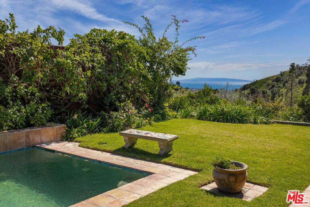 Photo of 1336 Bienveneda Avenue, Pacific Palisades, CA 90272 (MLS # 26999489)