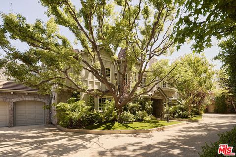 Photo of 15605 Marilyn Lane, Encino, CA 91436 (MLS # 26836399)