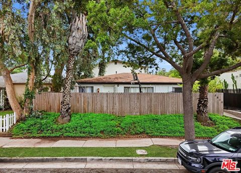 Photo of 2810 Kansas Avenue, Santa Monica, CA 90404 (MLS # 25623657)