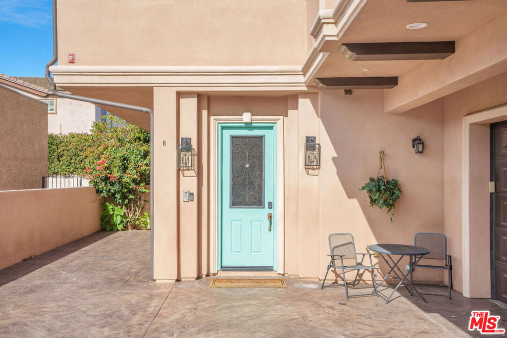 2005 Robinson Street B