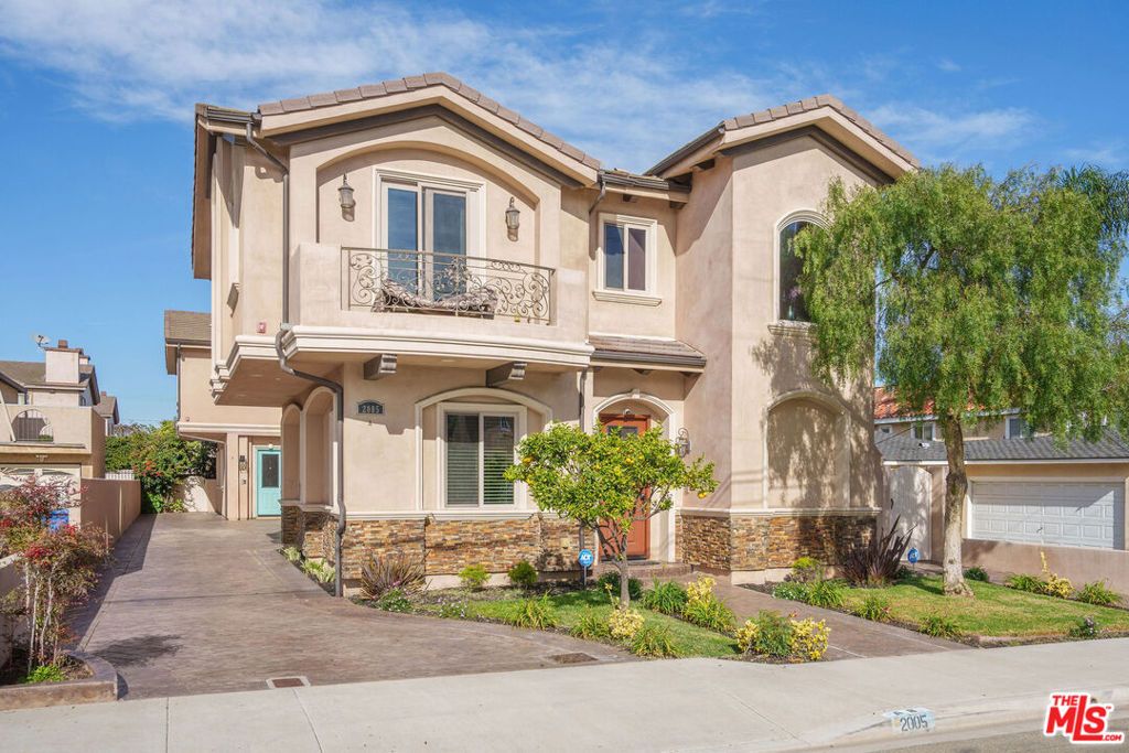 Photo of 2005 Robinson Street #B, Redondo Beach, CA 90278 (MLS # 26638819)