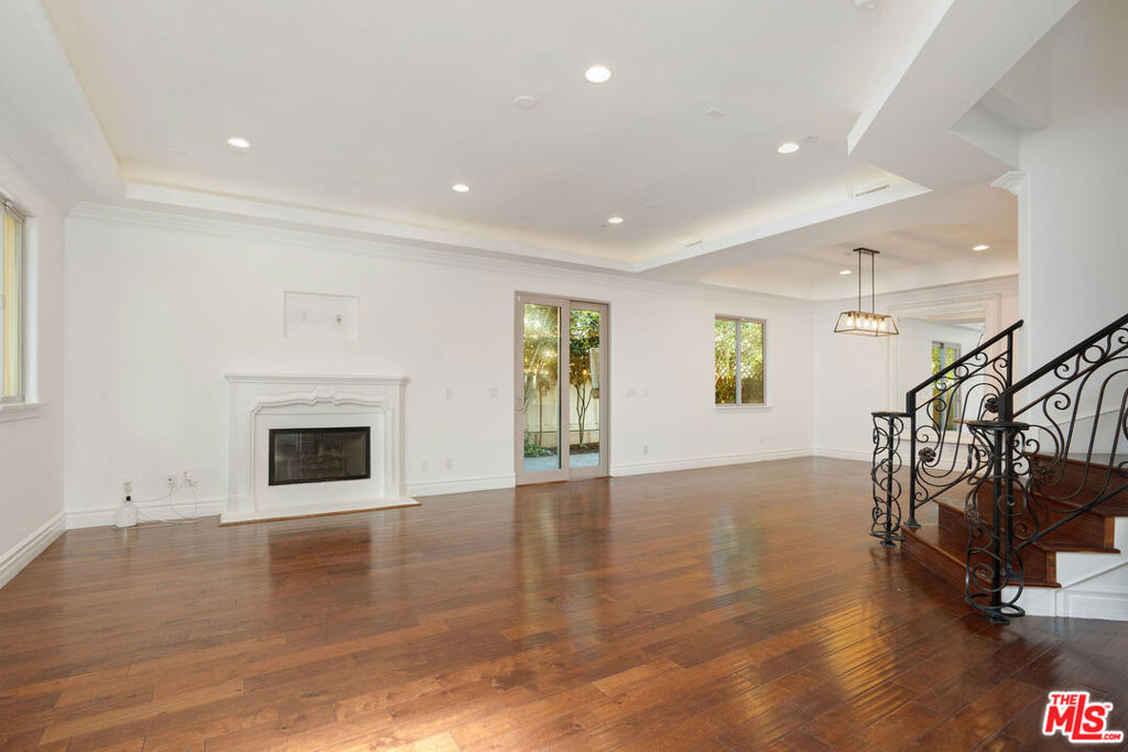 2005 Robinson Street B