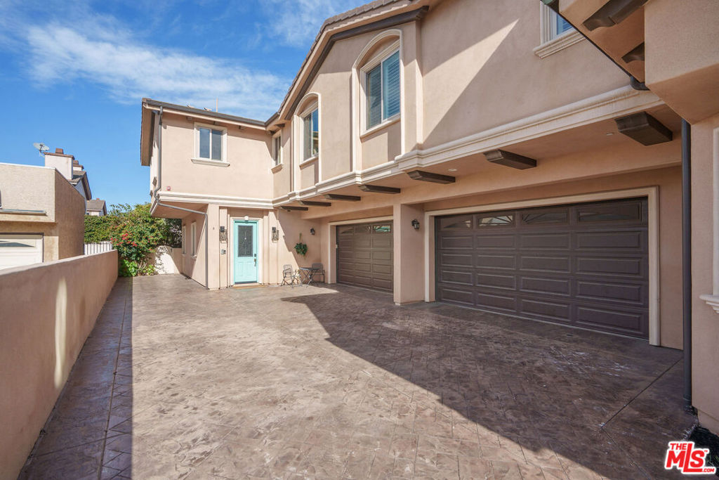 2005 Robinson Street B