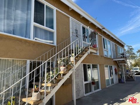 Photo of 2125 Crenshaw Boulevard, Los Angeles, CA 90016 (MLS # 25607687)