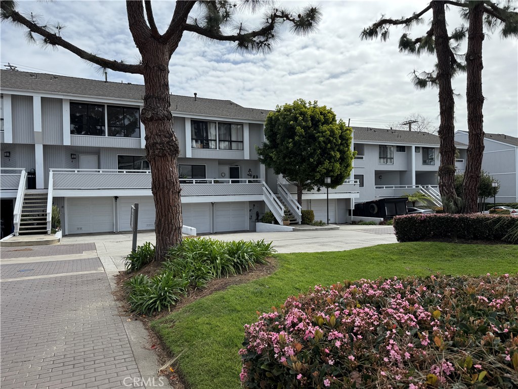 5 escapade court 316