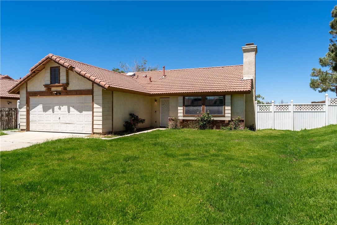 4361 E E Avenue Q11